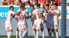 8 августа. "Тун" – "Спартак" – 2:3. Игроки московского клуба празднуют забитый мяч.