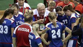 20 августа 2016 года. Рио-де-Жанейро. Франция - Россия - 19:22. Главный тренер нашей сборной Евгений Трефилов (в центре) настраивает команду на решающие минуты битвы за олимпийское золото.