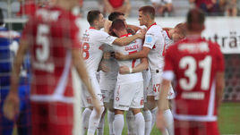 8 августа. Тун. "Тун" – "Спартак" – 2:3. Игроки красно-белых празднуют забитый мяч.