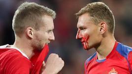 В то время как Андре Шюррле забивает за "Спартак" - игроки ЦСКА травмируются. В частности, форвард армейцев Федор Чалов получил перелом носа.