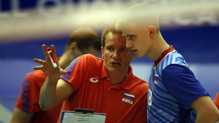 Главный тренер сборной России Туомас Саммелвуо (слева). Фото FIVB Главный тренер сборной России Туомас Саммелвуо (слева). Фото FIVB