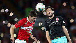 15 августа. Москва. "Спартак" - "Тун" - 2:1. Зелимхан Бакаев (слева).