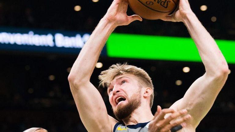 Нападающий клуба НБА «Индиана» и сборной Литвы Домантас Сабонис (справа). Фото AFP Нападающий клуба НБА «Индиана» и сборной Литвы Домантас Сабонис (справа). Фото AFP