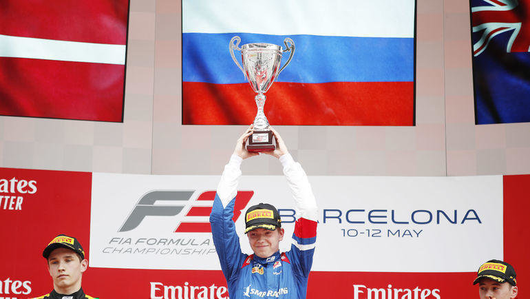 Роберт Шварцман после победы в гонке. Роберт Шварцман после победы в гонке.