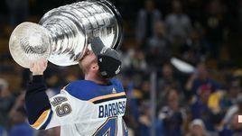 Иван Барбашев с кубком Стэнли.