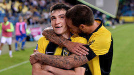 Слуцкий — первый! «Витесс» крупно победил, Караваев забил