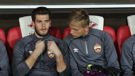 19 августа. Москва. «Спартак» - ЦСКА - 2:1. Запасные вратари ЦСКА Владислав Тороп (справа) и Илья Помазун.