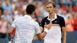 17 августа. Цинциннати. Даниил Медведев (справа) и Новак Джокович.