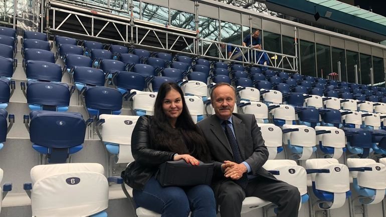 Июль. Санкт-Петербург. Надежда Сарсания на том самом месте Июль. Санкт-Петербург. Надежда Сарсания на том самом месте