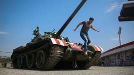 Фанаты «Црвены Звезды» пригнали к стадиону танк. Хорваты в бешенстве