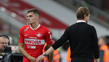 2 сентября. Москва. "Спартак" - "Зенит" - 0:1. Разочарование Романа Зобнина и Олега Кононова после игры.