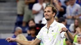 «Его сарказм прекрасен. А вы — сборище лузеров!» Теннисный мир в шоке от выходок Медведева