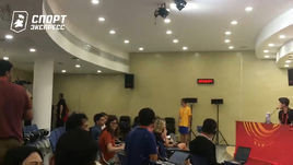 Болельщик сборной России прорвался на пресс-конференцию после матча с Аргентиной