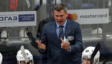 3 сентября. Москва. ЦСКА — «Ак Барс» — 3:2. Главный тренер казанцев Дмитрий Квартальнов.