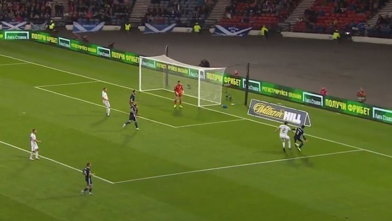 51-я минута. Робертсон и Мариу Фернандес в борьбе за мяч. 51-я минута. Робертсон и Мариу Фернандес в борьбе за мяч.