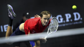 «Даня, я люблю тебя!» Медведев зажигает и в Петербурге