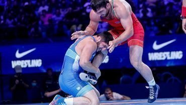 22 сентября. Нур-Султан. Абдулрашид Садулаев (слева) выполняет прием против Шарифа Шарифова Габор Мартин UWW.