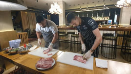 Даниил Квят — топовый повар! Уникальные кадры