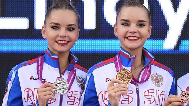 Дина и Арина Аверины. Фото Олег Наумов, ВФХГ Дина и Арина Аверины. Фото Олег Наумов, ВФХГ