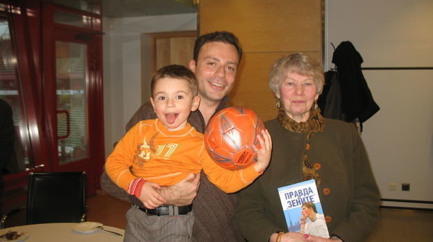 Игорь Рабинер с вдовой Льва Ивановича Раисой Дмитриевной и их внуком после одной из ежегодных вручений премии «Джентльмен года», в рамках которой вручается премия Льва Филатова, одним из обладателей которой я когда-то стал. Игорь Рабинер с вдовой Льва Ивановича Раисой Дмитриевной и их внуком после одной из ежегодных вручений премии «Джентльмен года», в рамках которой вручается премия Льва Филатова, одним из обладателей которой я когда-то стал.