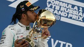 Хэмилтон приговорен к победам в Сочи. Феттель подарил Льюису первое место