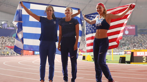 29 сентября. Доха. Анжелика Сидорова (в центре) с Сэнди Моррис (справа) и Катериной Стефаниди. Фото REUTERS 29 сентября. Доха. Анжелика Сидорова (в центре) с Сэнди Моррис (справа) и Катериной Стефаниди. Фото REUTERS