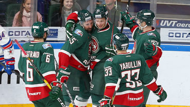 2 октября. Казань. «Ак Барс» — СКА — 2:1. Игроки «Ак Барса» празднуют гол.