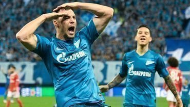 2 октября. Санкт-Петербург. «Зенит» — «Бенфика» — 3:1. Радость и фирменный жест Артема Дзюбы после первого гола.