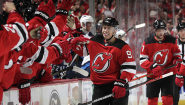 4 октября. Нью-Джерси. «Нью-Джерси» — «Виннипег» — 4:5 Б. Российский форвард «Дьяволов» Никита Гусев (№97) празднует дебютную шайбу в НХЛ.