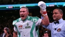 Усик впервые побил супертяжа. Переход в новый вес состоялся!