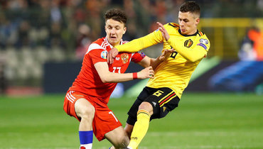 21 марта. Брюссель. Бельгия — Россия — 3:1. Россиянин Александр Головин (слева) против бельгийца Торгана Азара.