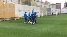 Кокорин веселится с Дзюбой и Азмуном на тренировке