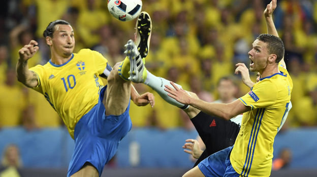 Златан Ибрагимович и Маркус Берг в составе сборной Швеции. Фото AFP Златан Ибрагимович и Маркус Берг в составе сборной Швеции. Фото AFP