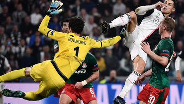 22 октября. Турин. «Ювентус» — «Локомотив» — 2:1. Криштиану Роналду едва не травмировал Маринату Гильерме.