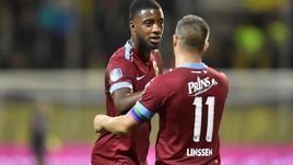 В «Витессе» скандал. Что за футболист ругается со Слуцким