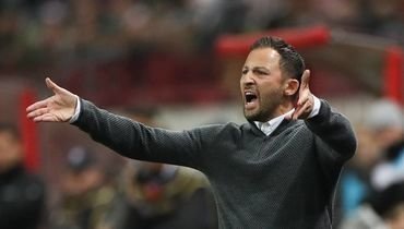 27 октября. Москва. «Локомотив» — «Спартак» — 0:3. Главный тренер красно-белых Доменико Тедеско.