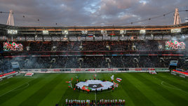 Болельщиков «Спартака» 70 минут не выпускали со стадиона. Почему?