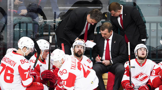 Тренерский штаб и игроки «Спартака». Фото ХК СКА Тренерский штаб и игроки «Спартака». Фото ХК СКА