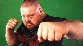 Дацик вырубил огромного боксера запрещенным ударом. Гиганта даже затошнило