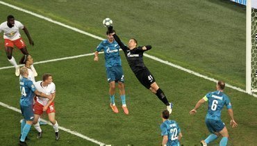 5 ноября. Санкт-Петербург. «Зенит» — «РБ Лейпциг» — 0:2. Михаил Кержаков в игре.