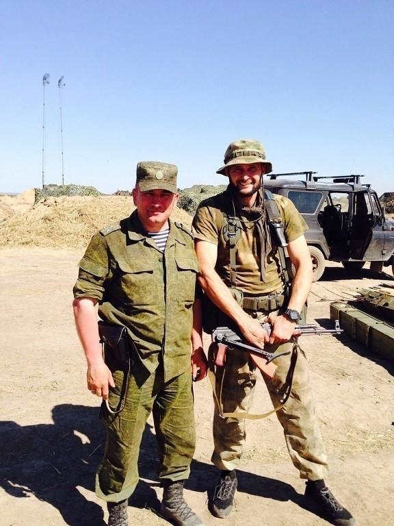 Максим Перов с командиром подразделения. Фото Фото из личного архива Максима Перова. Максим Перов с командиром подразделения. Фото Фото из личного архива Максима Перова.