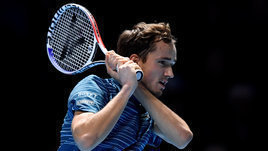 Медведев начал итоговый турнир с конфуза. У него второе поражение подряд