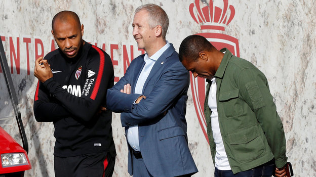 18 октября 2018 года. Ля-Тюрби. Вице-президент «Монако» Вадим Васильев (в центре), главный тренер Тьерри Анри (слева), назначенный несколько дней назад вместо Леонарду Жардима, и спортивный директор Майкл Эменало. Фото photo.khl.ru 18 октября 2018 года. Ля-Тюрби. Вице-президент «Монако» Вадим Васильев (в центре), главный тренер Тьерри Анри (слева), назначенный несколько дней назад вместо Леонарду Жардима, и спортивный директор Майкл Эменало. Фото photo.khl.ru