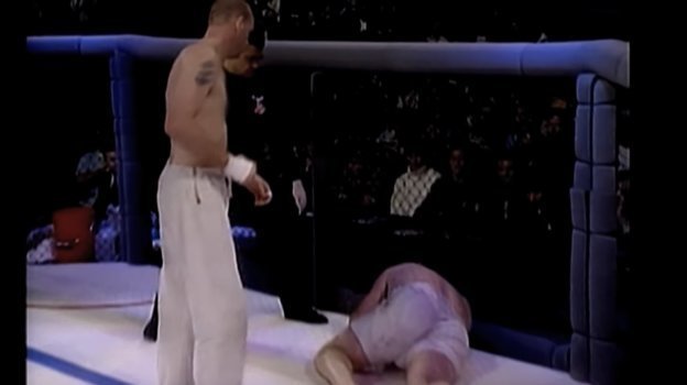 Кевин Розье (на настиле) проиграл Жерару Гордо. Кевин Розье (на настиле) проиграл Жерару Гордо.