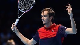 Медведев покинет Лондон с 0:3