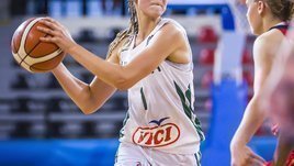 «Ей всего 13!» Литовская школьница сыграла за главную сборную страны