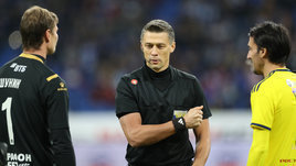 Разве это очевидная ошибка? Почему в действия Казарцева вмешался ВАР, и за что назначен пенальти?