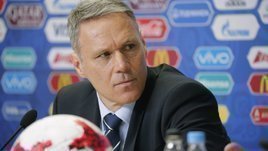 Ван Бастен произнес нацистский лозунг. Голландия негодует