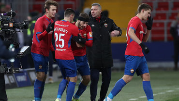 24 ноября. Москва. ЦСКА — «Крылья Советов» — 1:0. 74-я минута. Армейцы празднуют гол Николы Влашича.