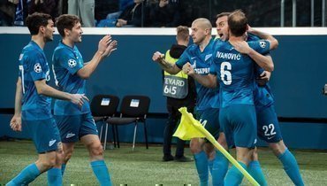 27 ноября. Санкт-Петербург. «Зенит» — «Лион» — 2:0. Радость игроков «Зенита» после гола Артема Дзюбы (№22).